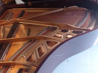 Piano de cola. K.KAWAI /ModeloKG-2C