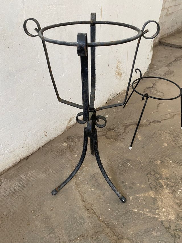 Soporte de maceta de hierro