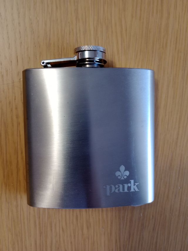 Fiaschetta tascabile con due bcchierini