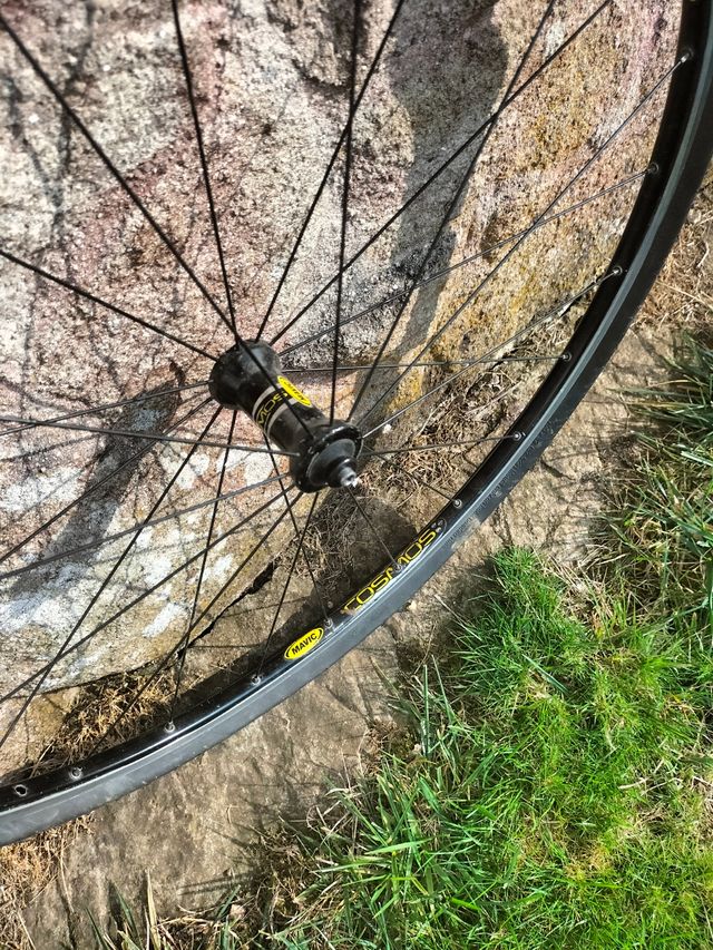 Rueda delantera mavic cosmos
