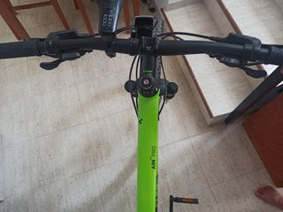 Bicicleta de montaña marca cube