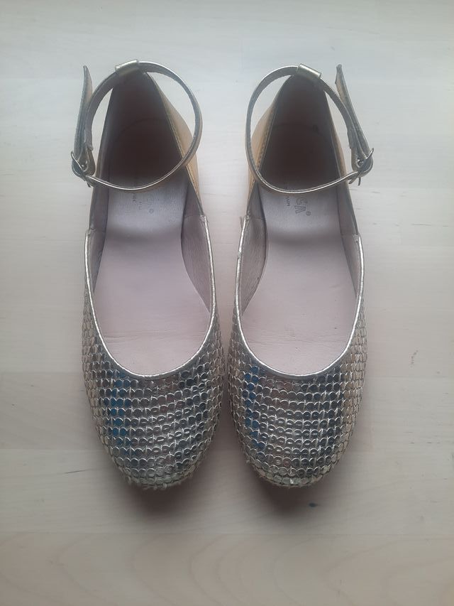 Bailarinas con pulsera T33 doradas piel