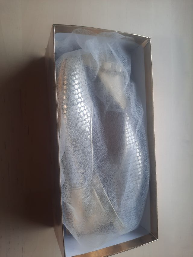 Bailarinas con pulsera T33 doradas piel