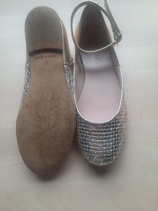 Bailarinas con pulsera T33 doradas piel