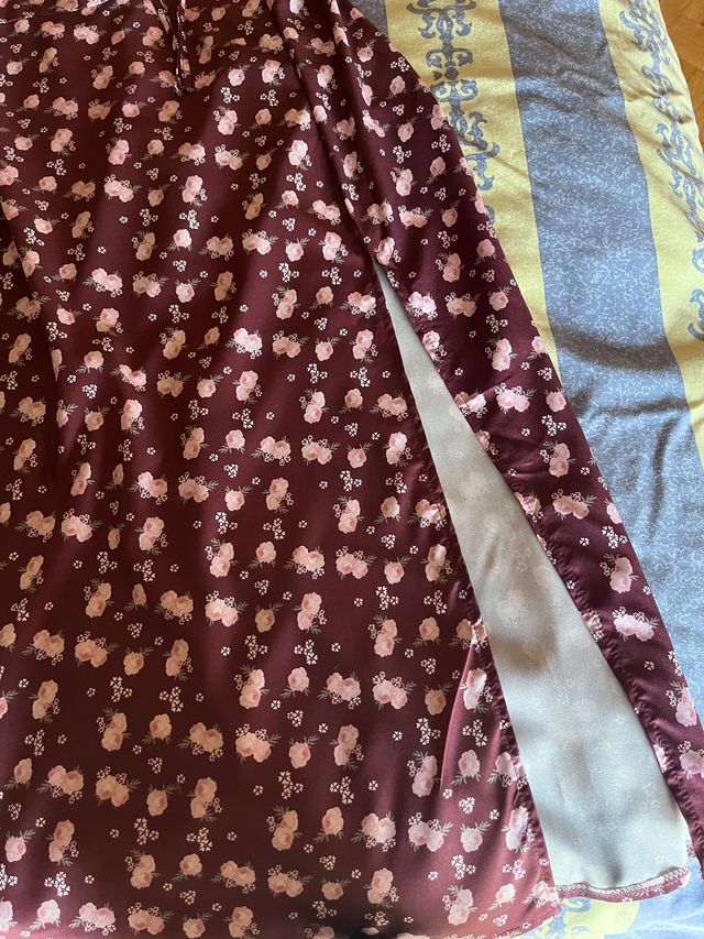 Vestido largo con abertura en la falda