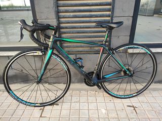 Bicicleta de carretera Cube Axial