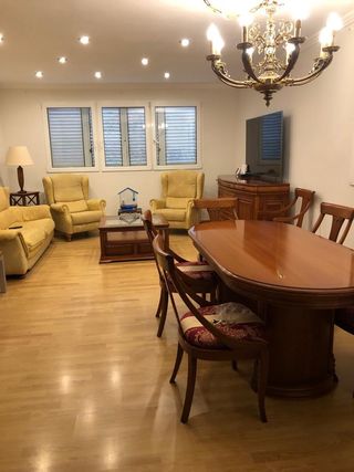 Conjunto comedor, mesa y 6 sillas