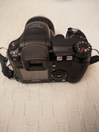 CÁMARA DE FOTOS . Fuji Film S5600