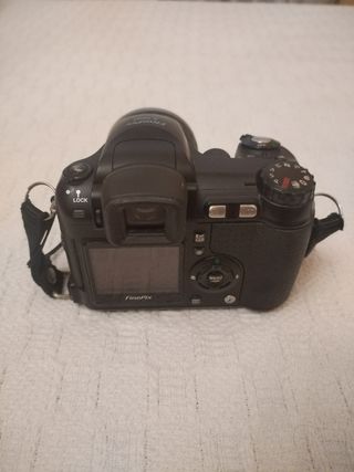 CÁMARA DE FOTOS . Fuji Film S5600