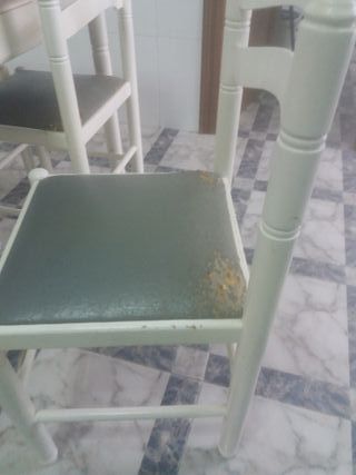 Conjunto mesa y cuatro sillas cocina