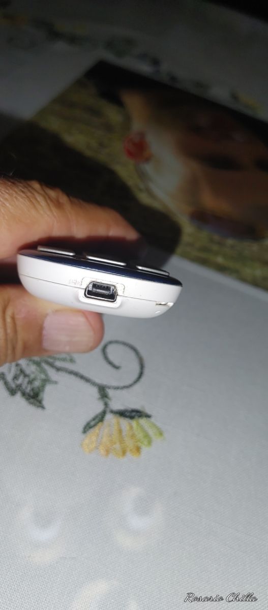 Vecchio telefono cellulare ma come nuovo