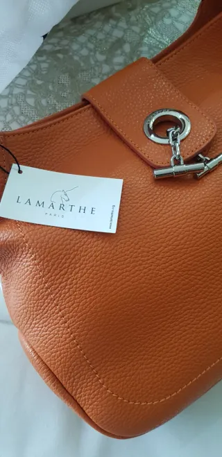 Bolso grande de piel tono cuero