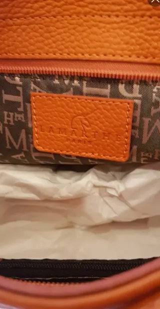 Bolso grande de piel tono cuero