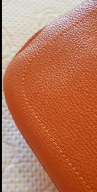 Bolso grande de piel tono cuero