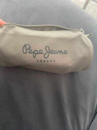 Mochila Pepe Jeans , estuche de regalo.