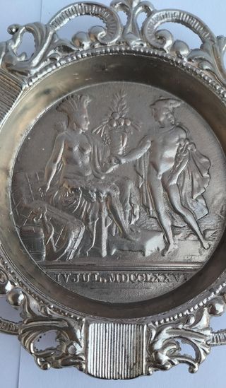 Antiguo cenicero plateado