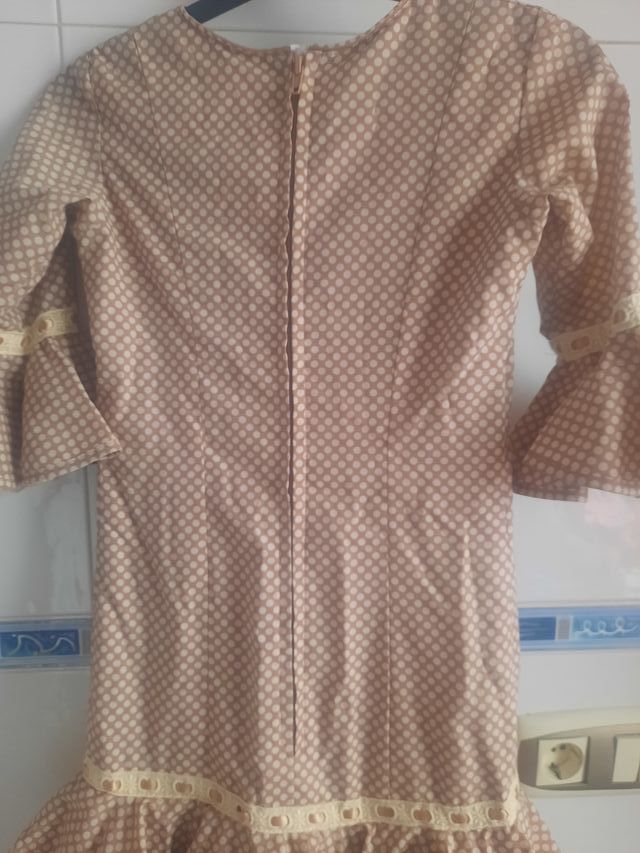 Vestido sevillana marrón y blanco t.6-8