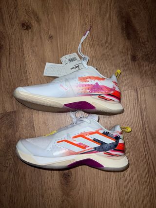 Zapatillas de tenis adidas avacourt