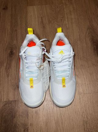Zapatillas de tenis adidas avacourt
