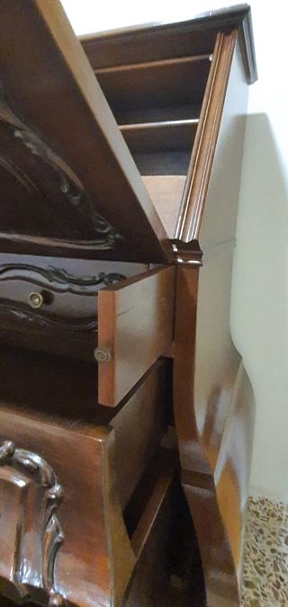 Buro antiguo de nogal