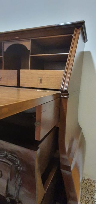 Buro antiguo de nogal