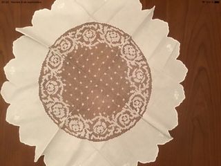 Antiguo tapete encaje de red. 68 cm.
