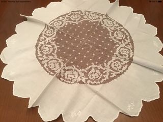 Antiguo tapete encaje de red. 68 cm.