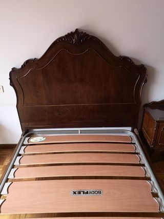 Conjunto dormitorio antiguo de castaño