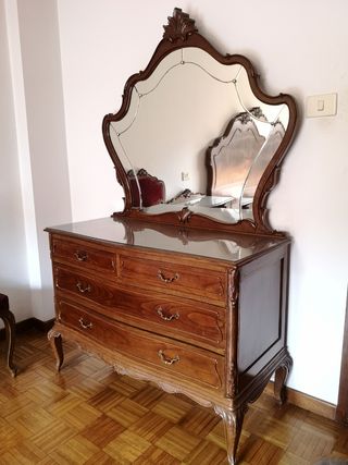 Conjunto dormitorio antiguo de castaño