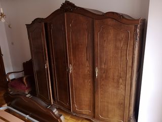 Conjunto dormitorio antiguo de castaño