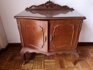 Conjunto dormitorio antiguo de castaño