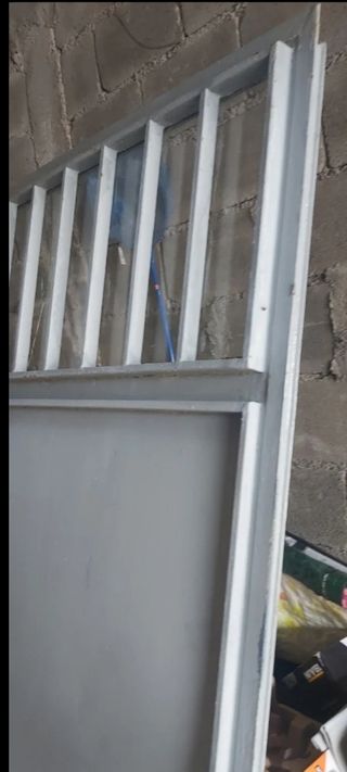 PUERTA DE HIERRO MACIZA