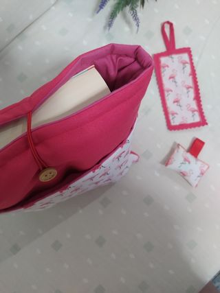 Funda Libros Regalo Marcapaginas Y  Saquito perfum