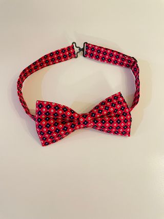 Pajarita elegante rojo opcional con pañuelo 