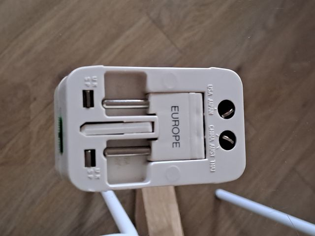 Adattatore universale da viaggio