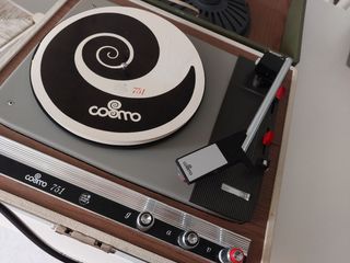 TOCADISCOS ANTIGUO MARCA COSMO