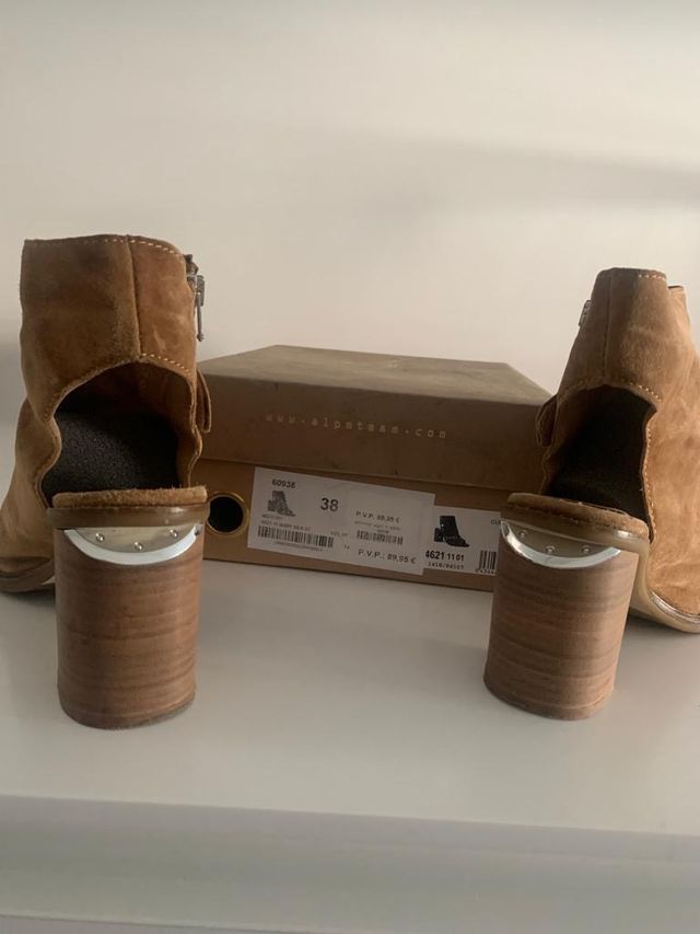 Sandalias de tacón con punta abierta