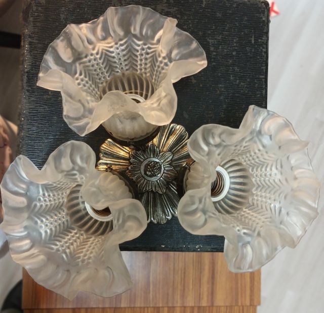 LAMPARA CON TRES TULIPAS