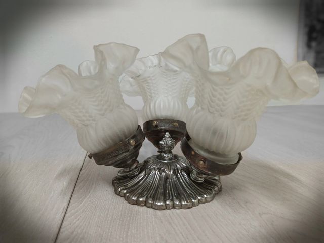 LAMPARA CON TRES TULIPAS