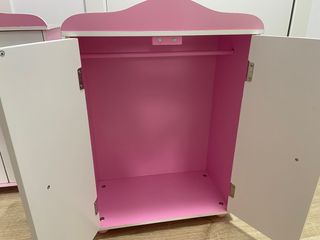 Armario de madera para muñecas