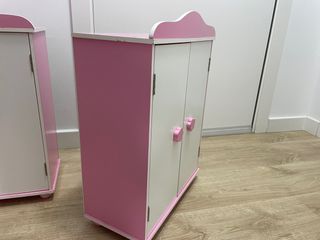 Armario de madera para muñecas