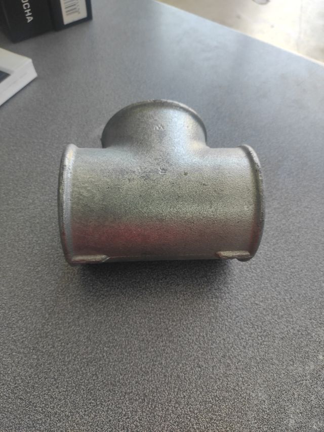 Te 3" hierro galvanizado H-H