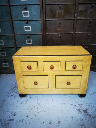 Pequeño mueble cajonera. Vintage