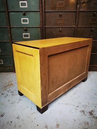 Pequeño mueble cajonera. Vintage