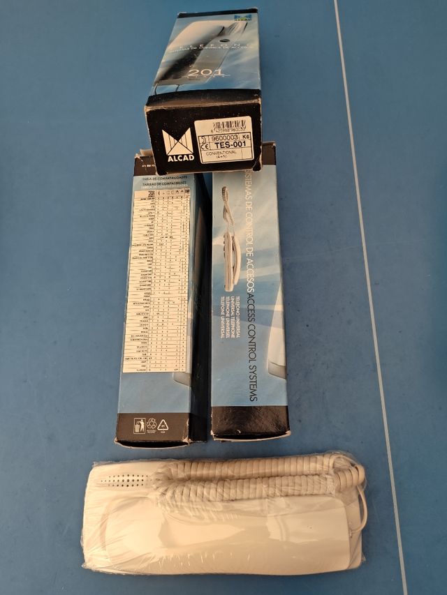 4 Teléfonos portero automático ALCAD
