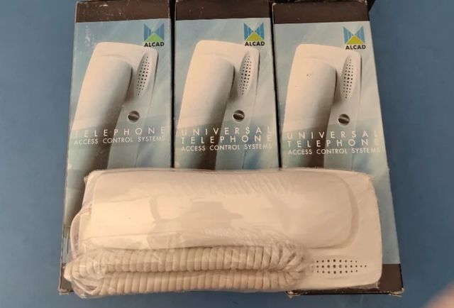 4 Teléfonos portero automático ALCAD