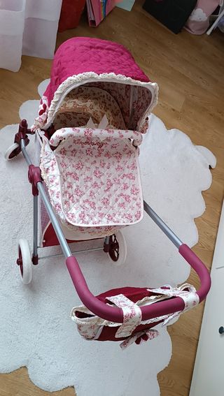 Cochecito de juguete