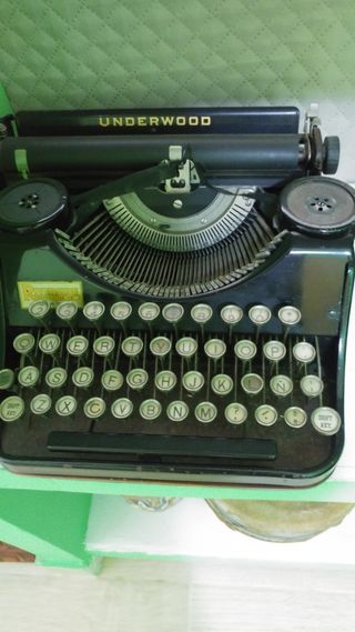 Maquina escribir antigua