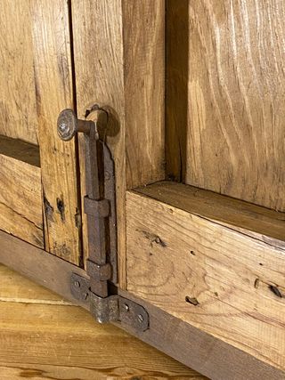 Antigua contraventana rústica