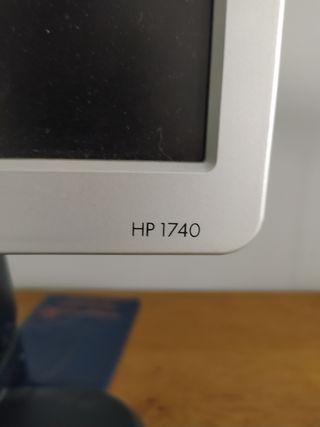 Monitor PC hp 1740 más teclado